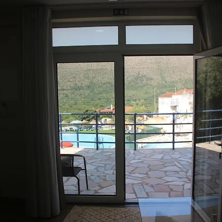 Casas Da Gruta - مكان تخييم Mira (Leiria)
