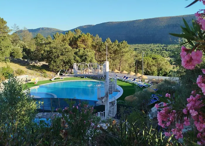 Casas Da Gruta - Camping